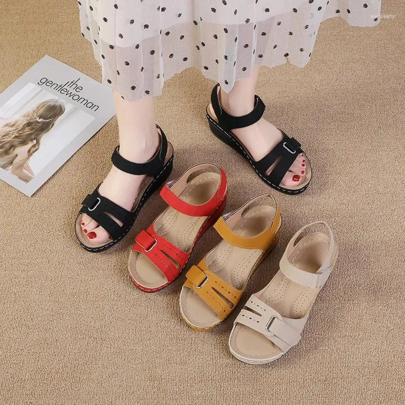 Casual Schoenen Lage Sandalen Dames Leer Grote Maat Damesschoen Open Teen Lage hakken Grote buitenkant Comfort Meisjes Beige 2024 Peep Fashion Effen