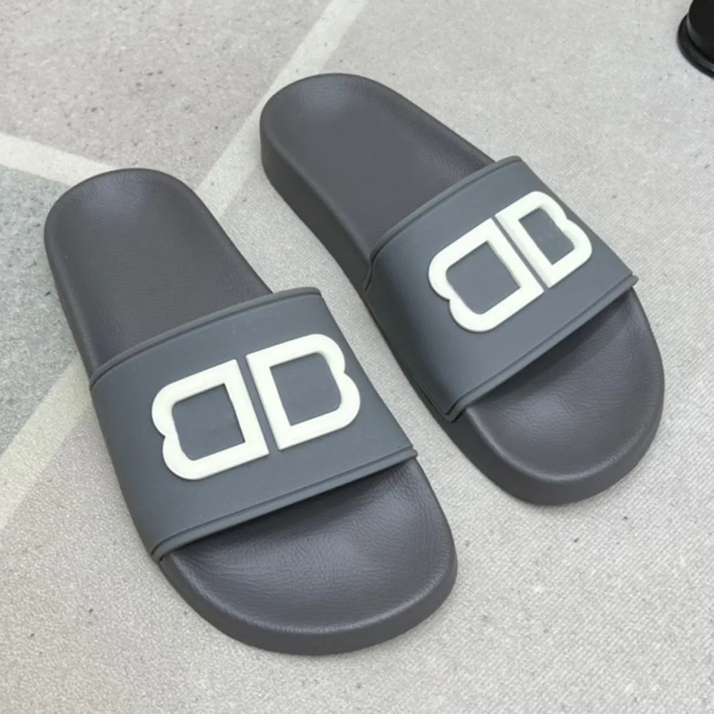 スリッポン BALENCIAGA BLACK LEATHER SLIPPERS Balenciaga Black BB Logo Leather Slipper Shoes - Runway Catalog