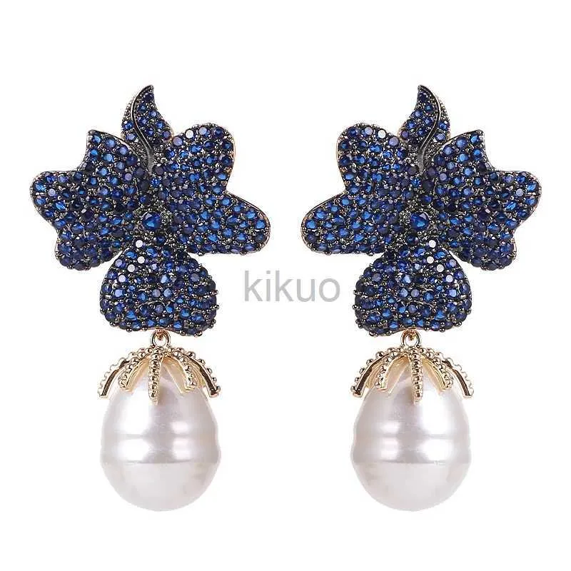 Dangle żyrandol Luksusowy kwiat Nowe kolczyki wisiorek Pearl Piękne mikroinkluy CZ Fashion Kobiet Biżuteria Wedding Kolczyki ślubne 24316