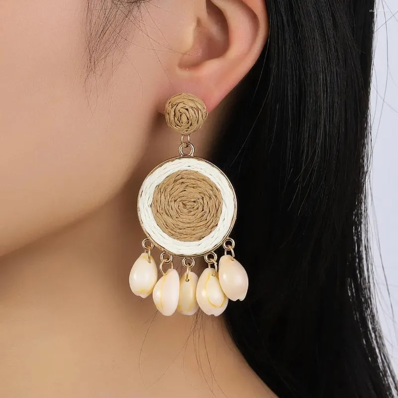 Pendientes colgantes 2024 venta Boho verano playa gran círculo Shell colgante pendiente femenino Ins diseño ratán hierba tejida joyería redonda