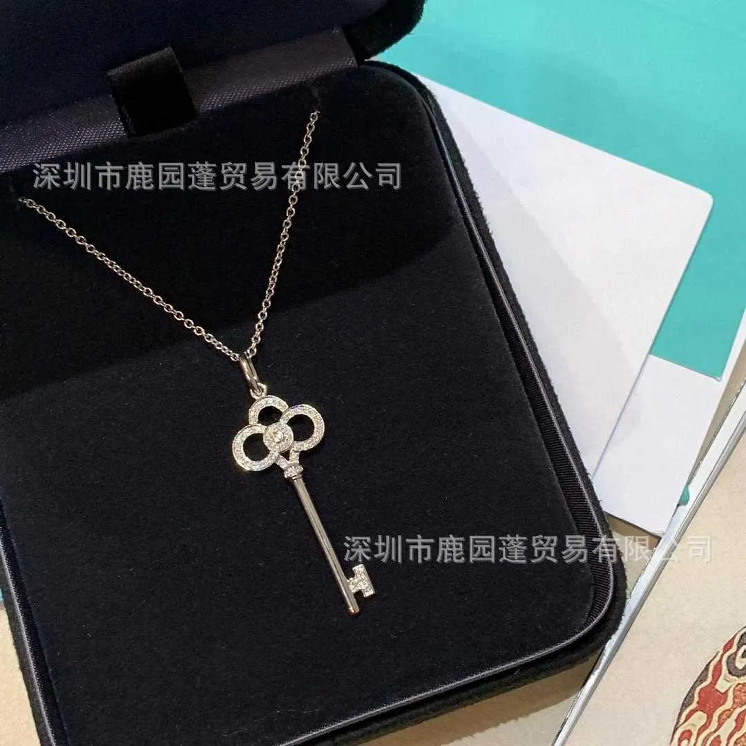 Designer Tiffay och Co Heart Crown Key Necklace Womens 18K Gold Rose Pendant Sweater Chain Pure Silver Collar High Edition