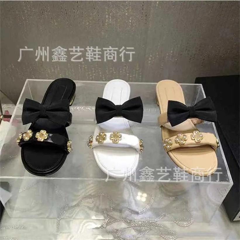 СКИДКА 23% Спортивная обувь 2024 Xiaoxiang Bowtie Flower Button для женщин. Летняя новая верхняя одежда с двумя крутыми тапочками с низкой круглой головкой и толстыми каблуками.