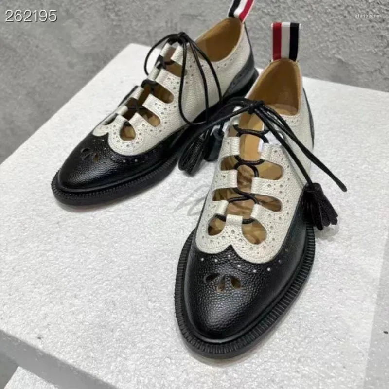 Sıradan Ayakkabı Bayanlar Deri Loafers 2024 Sonbahar ve Kışlık Hollow Lace Up İngiliz Tarzı Nötr Düz Küçük