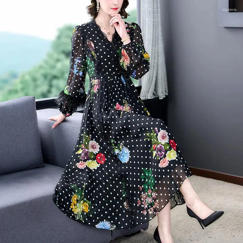 Casual Dresses 2024 Boho Blacksilk Light Elegant Dress Summer Fashion Embroidery V-Neck Midi Women Hight Quality BodyCon Party Vestidos