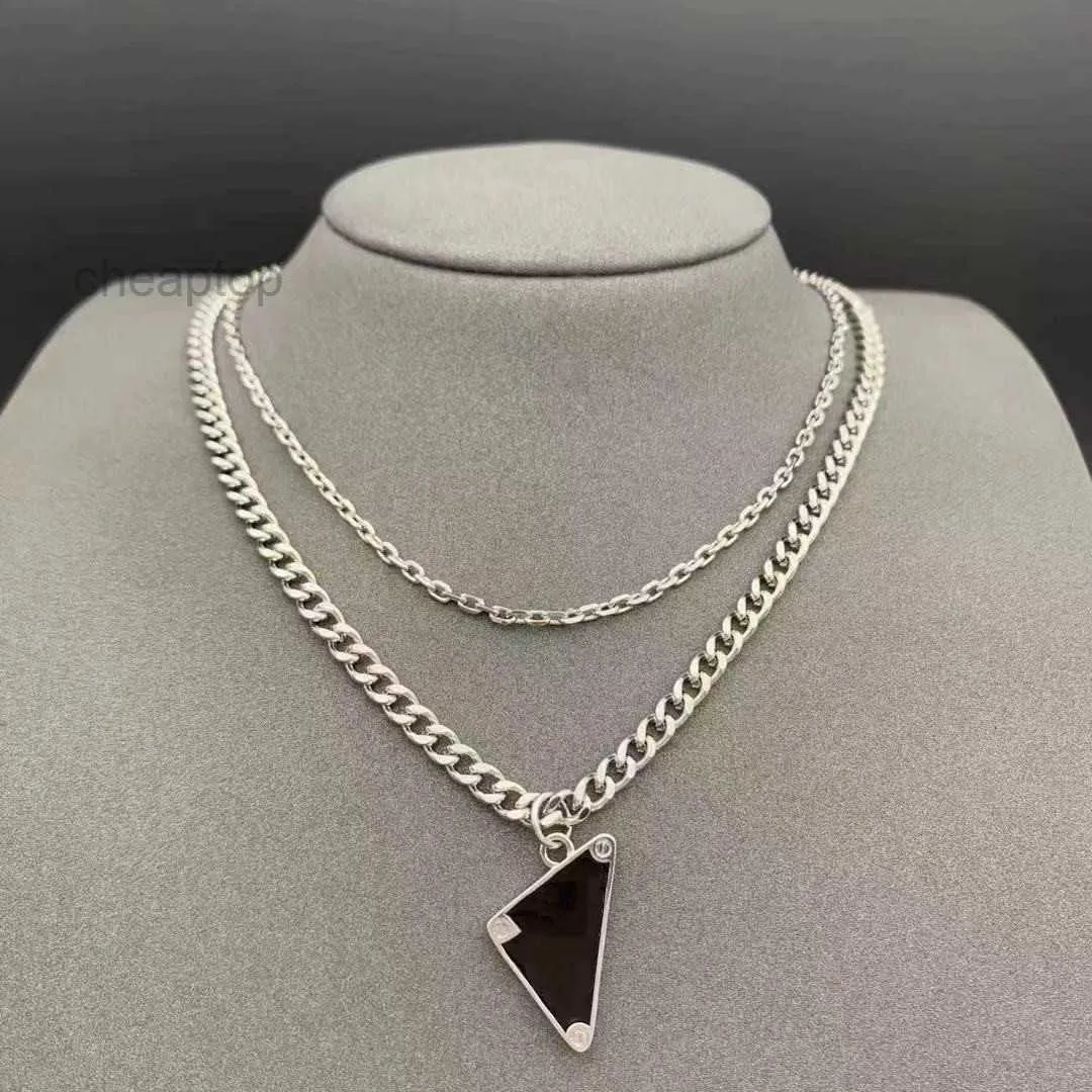 Classics Designer Necklace Women Men Chains Jewelry Black White P Triangle Pendant Party Hip Hop Punk Names Statement Gold Mens Necklaces