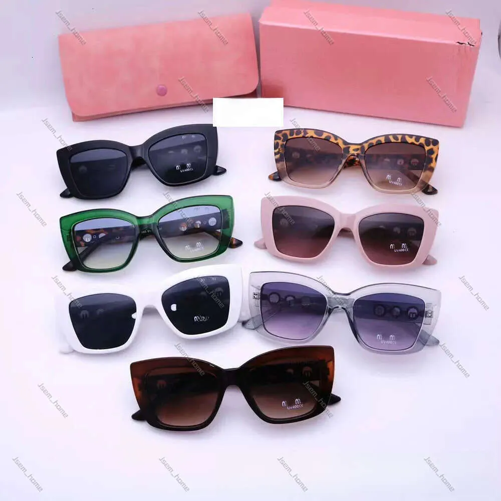 Designer Mui Mui Solglasögon Cat Eye Luxury Fashion Sports Polarize Muimui Solglasögon för kvinna Summer Vintage Driving Beach Pink Sun Glasses Miui Solglasögon 734