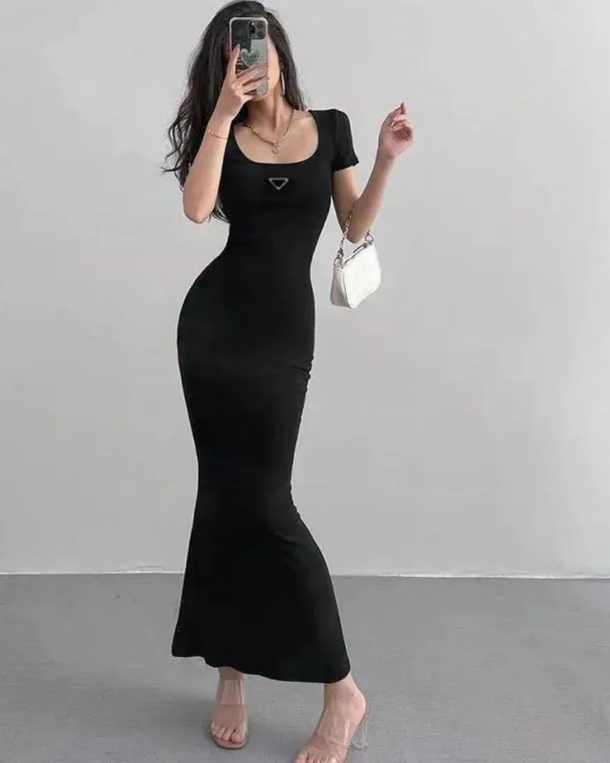 2024 nuova donna abbigliamento abiti casual manica corta estate abito da donna canotta gonna outwear stile sottile con Budge Designer Lady abiti sexy