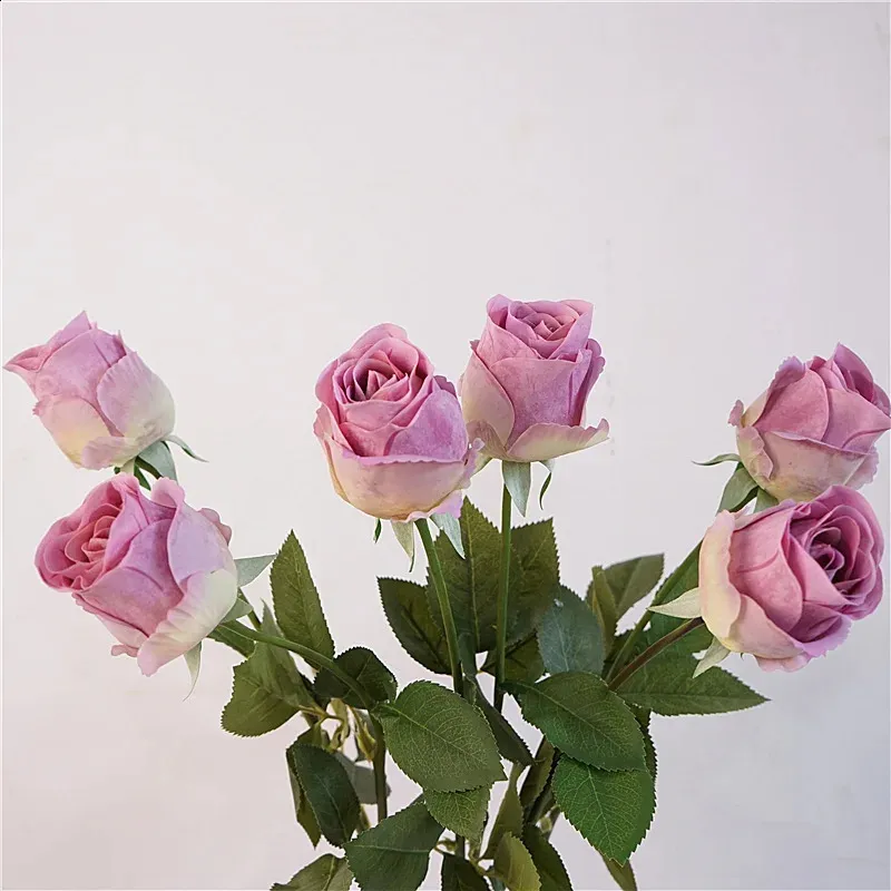 Wysokiej klasy sztuczne kwiaty róży nawilżanie prawdziwe dotyk róże ślubne Kwiat Kwiatowy dom Fałszywe kwiaty bukiet ślubny 5pcs 240306
