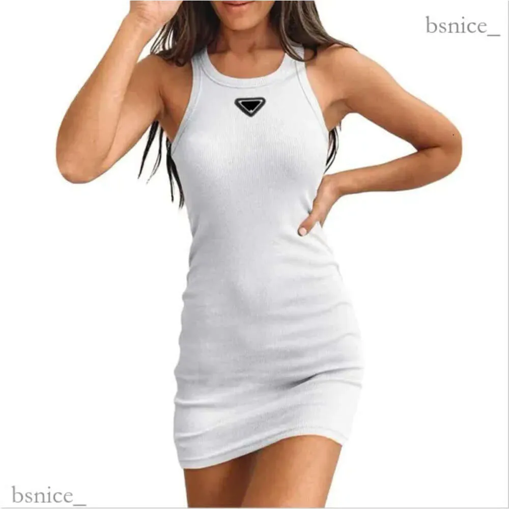 2024 P-ra Robe décontractée pour femmes Mode d'été Explosive Designer Marque Femmes Robe Top Tricoté Coton Sans Manches Solide Robe Sexy Élastique Serré Mini Jupe 117