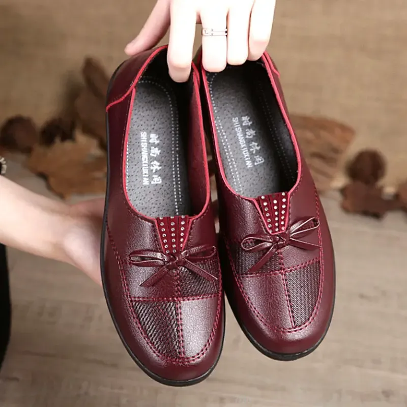 Loafers ucuz kadın ayakkabı deri daireler kadın siyah ayakkabılar leisuer kadın loafers flats 2021 moda klasik anne rahat deri ayakkabı