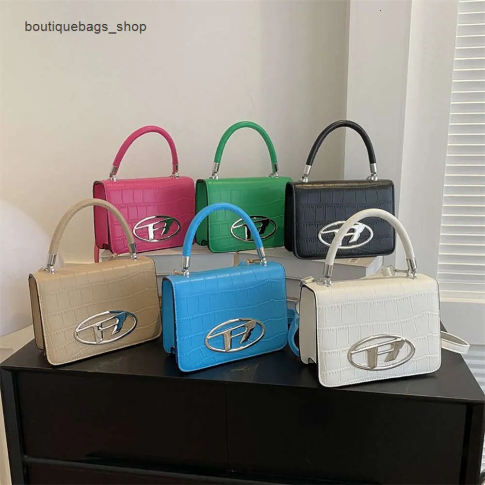 Barato por atacado liberação limitada 50% desconto bolsa e elegante bolsa feminina verão nova moda bolsa de mão simples um ombro pequeno quadrado