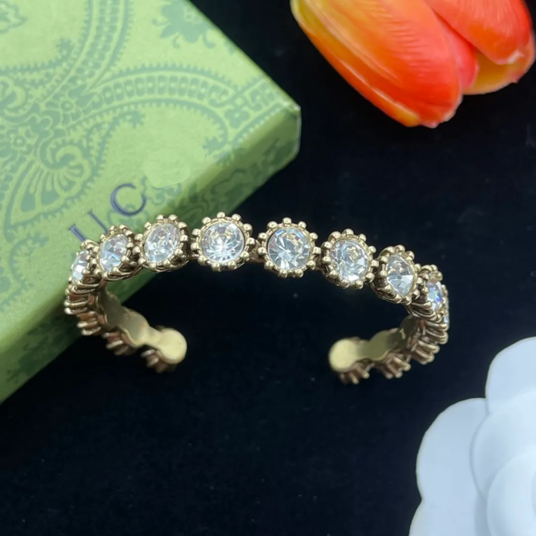 Bracciale di design Braccialetti di marca di lusso firmati per donna Design di lettere di alta qualità con diamanti Cento bracciale rigido con corpo regalo di Natale Portagioie molto buono