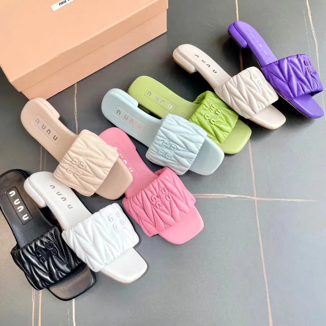 Tasarımcı Terlik Luxurys Kadın Sandals Hotel Düz Topuk Kaydırıcıları Erkek Vintage Flip Flop Slayt Siyah Slip-On Terlik Miui Sandale Yaz Mius Loafer Hediye Katır