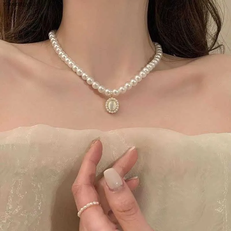 Y3S7 Pendanthalsband 2024 Nature Pearl Circle Necklace Choker Goth Trend Luxury Designer Jewelry for Women Iced Out Chain Sister Gift Free2024Sailormoon