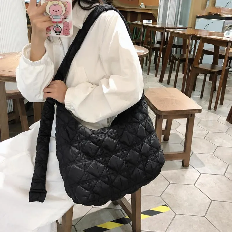 Torby na ramię kobiety kołdlone torby torebki szerokie pasek Winszyd Windded Bag Duża pojemność puffy puffy crossbody torebka zawiesia zimowa