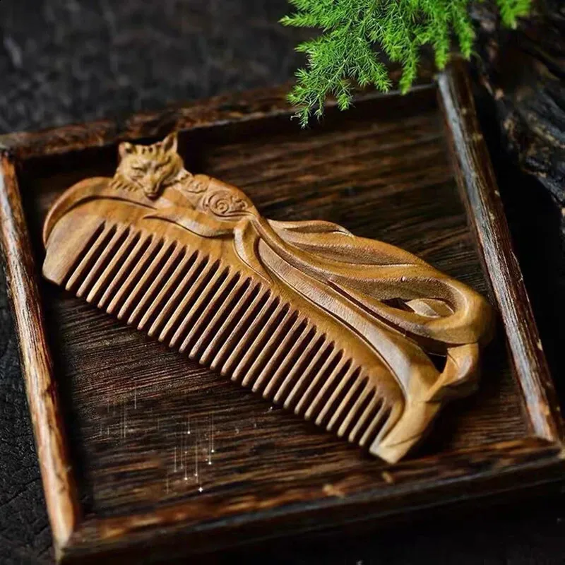 Green Sandalwood Craft Comb Natural Wood Hand-Carved Hair Fox Valentines Gift Massage Combs Vintage Hair Brush Styling Tools 240314