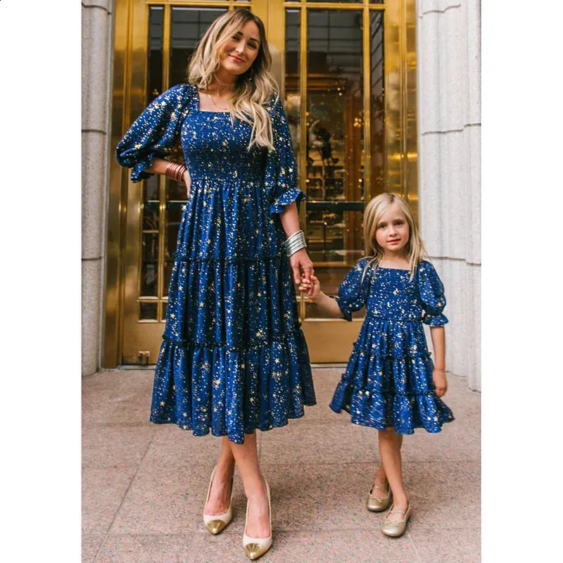 Floral Print Dress Family Dopasowanie strojów kwadratowa szyja zaciąganie rękawów marszczyzny Casual Mother Córka sukienki letnie dziewczyny 240315