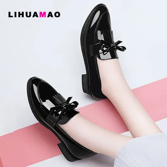 Sapatos Lihuamao Tassel Penny Mocos para mulheres sapatos de vestido escorregar no trabalho Party Ladies Flat Shoes Comfort Sapatos pontiagudos