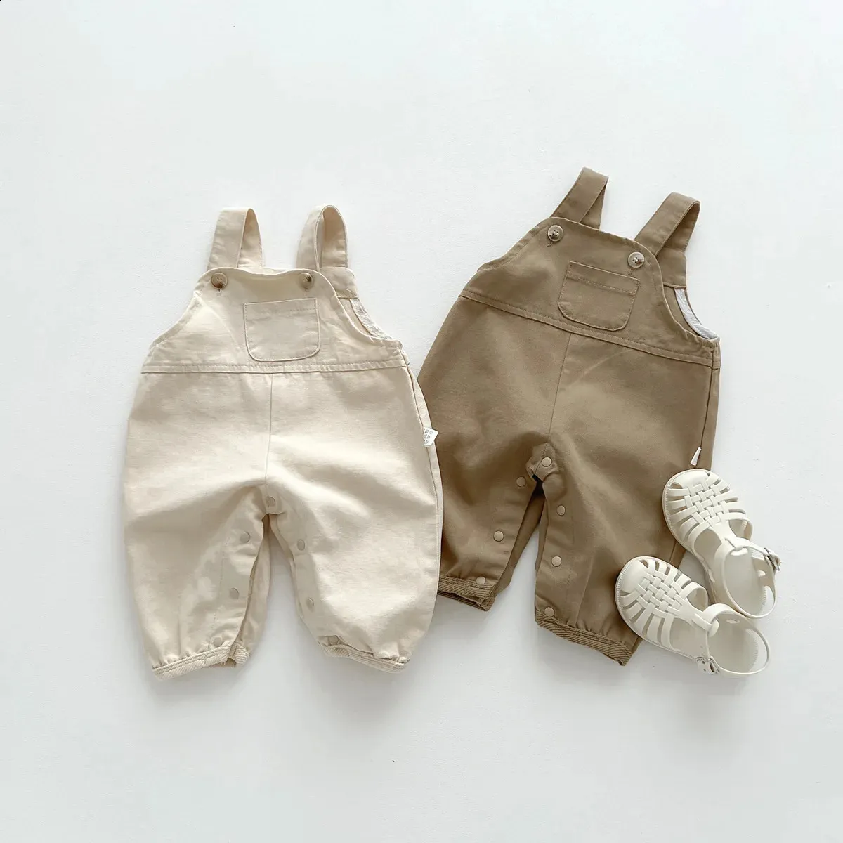 Zomer Mode Jongen Meisje Baby Ins Solid Pocket Losse Overalls geboren Eenvoudige Casual Jarretel Jumpsuit Kinderen Katoen Dunne Broek 240305