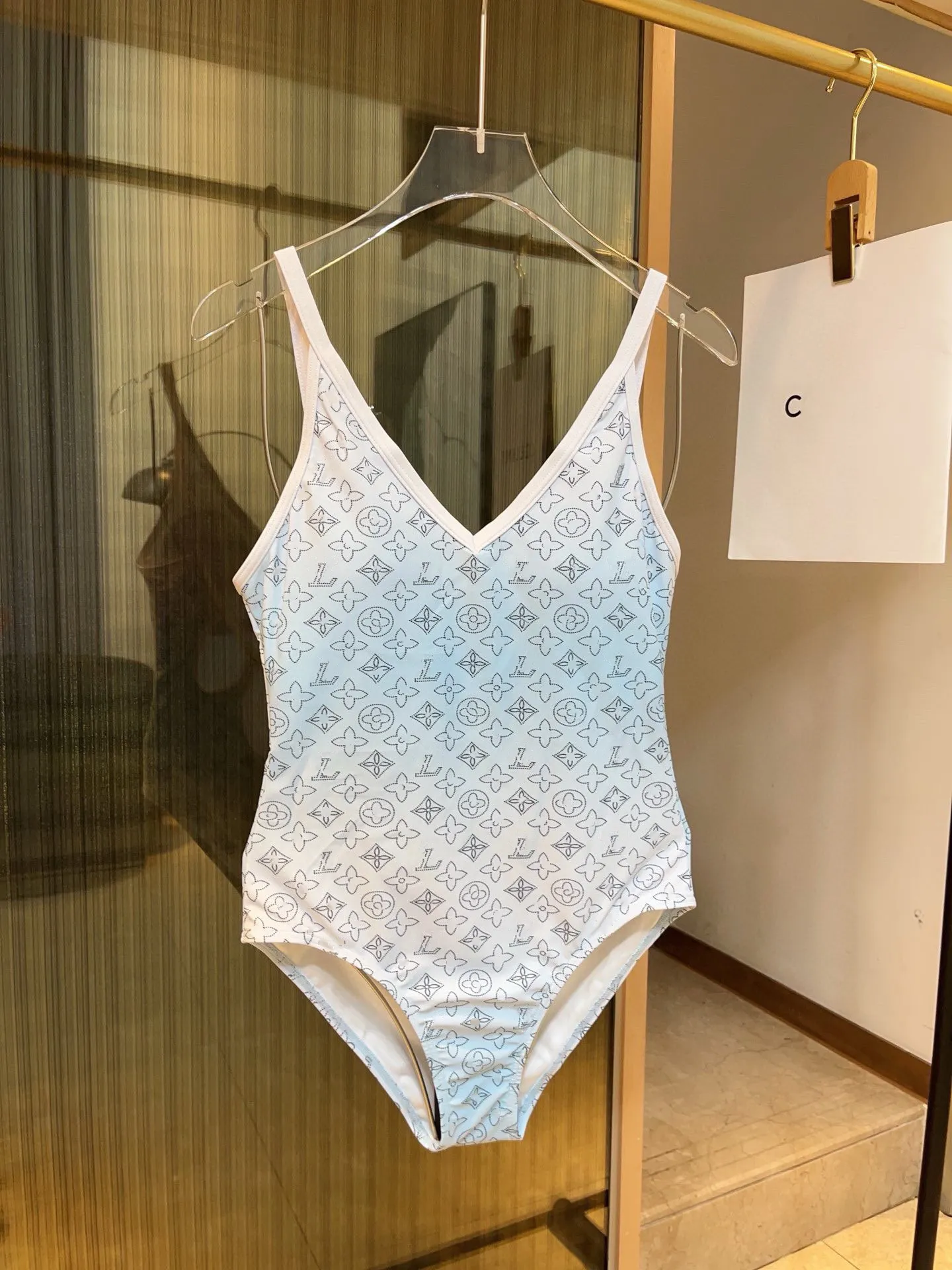 2024デザイナーのセクシーなビキニ女性のためのセット包帯水着の二脚トップトップスイムウェアバススーツハイウエストビーチウェア10A