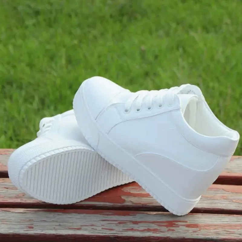 Stiefel neue weiße Hidden Wedge Heels Sneakers Casual Schuhe Frau High -Plate -Schuhe Frauen High Heels Keilschuhe für Frauen