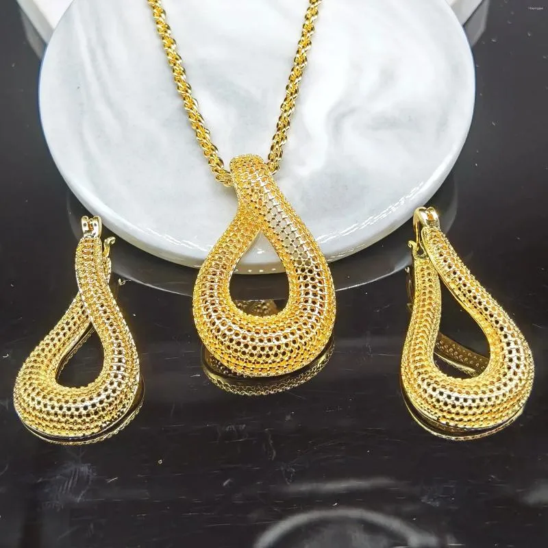 Collier et boucles d'oreilles ensemble dubaï inde vente en gros mode plaqué or 18 carats mariage de mariée en laiton cuivre et boucles d'oreilles bijoux