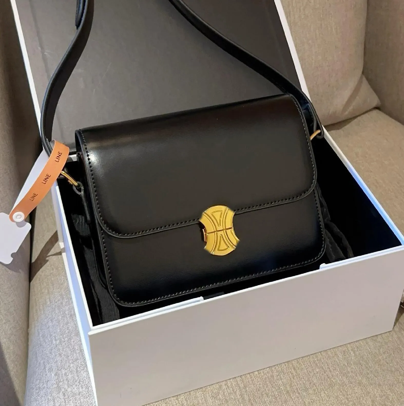 Lyxdesigner axelväskor tonåring triomf äkta läder handväska kohud crossbody väska kvinnor klaff lady clutch satchel underarmsäckar pursar plånbok o8443b