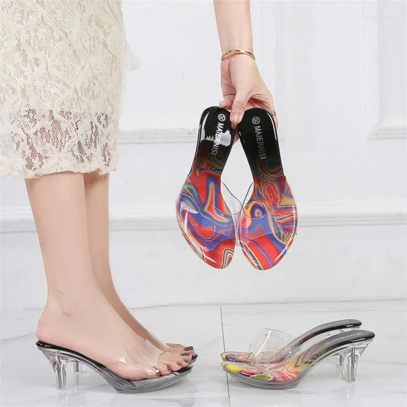 Slippers 2024 Women Summer 6.5cm High Heels Slides Mut Bugle Lady Crystal شفافًا منخفضًا