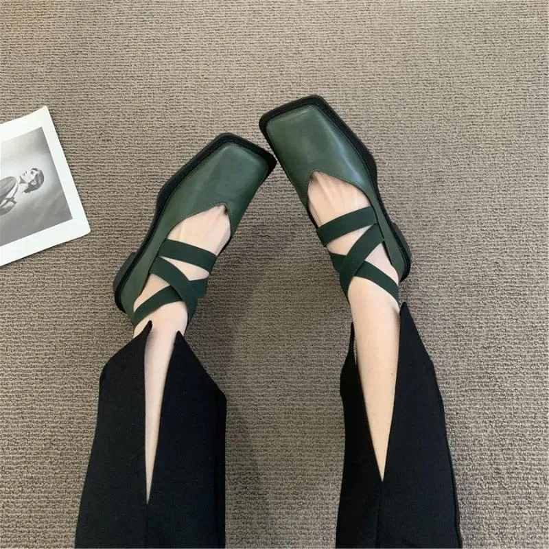 Dress Shoes Small Leather Dames Spring 2024 All-match Fashion Square Head Flat Bottom bodem ondiepe mond enkele luie loafers