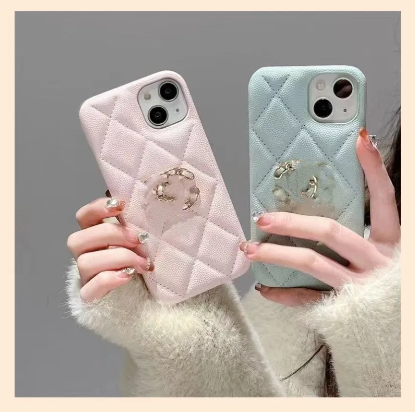 Luxury Designer Phone Case iPhone 14 Pro Max Designer Fluffy Phone Case Apple 15 Plus 13 12 11 Luxury Pebbled Pu Leather Diamond Mönster