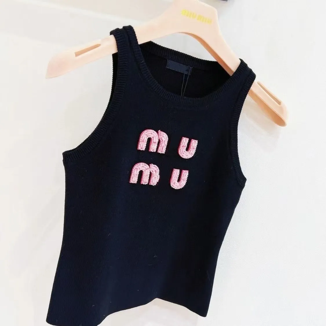 Mui Mui Shirt Dameskleding T-shirt Designer Dames Sexy Halter Tops Party Crop Top Geborduurde Tank Top Lente Zomer Backless Shirt Mui Mui Top 4 2217