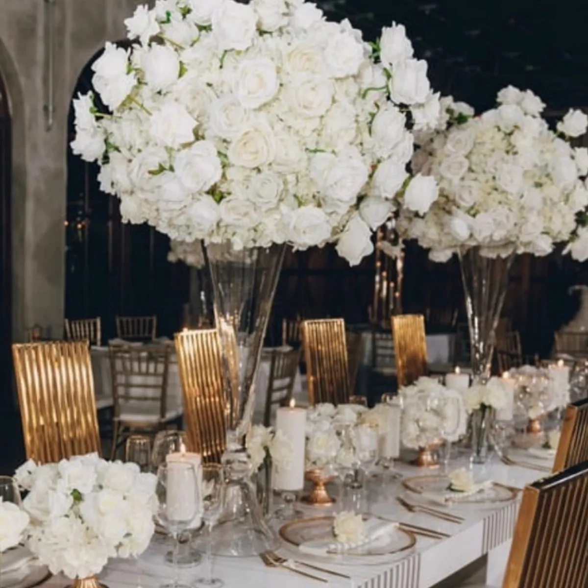 Vasos em forma de cone de vidro de cristal transparente alto para decoração de peça central de mesa de casa de casamento Suporte de flores Bola inferior para decoração de eventos de festa de casamento