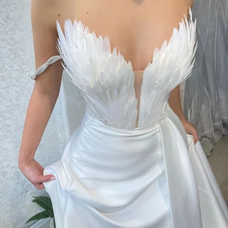 Robe longue en plumes d'ange blanche, Design de luxe pour femmes, épaules dénudées, élégante, longue, Halloween, fête de noël, soirée de mariage, 240315