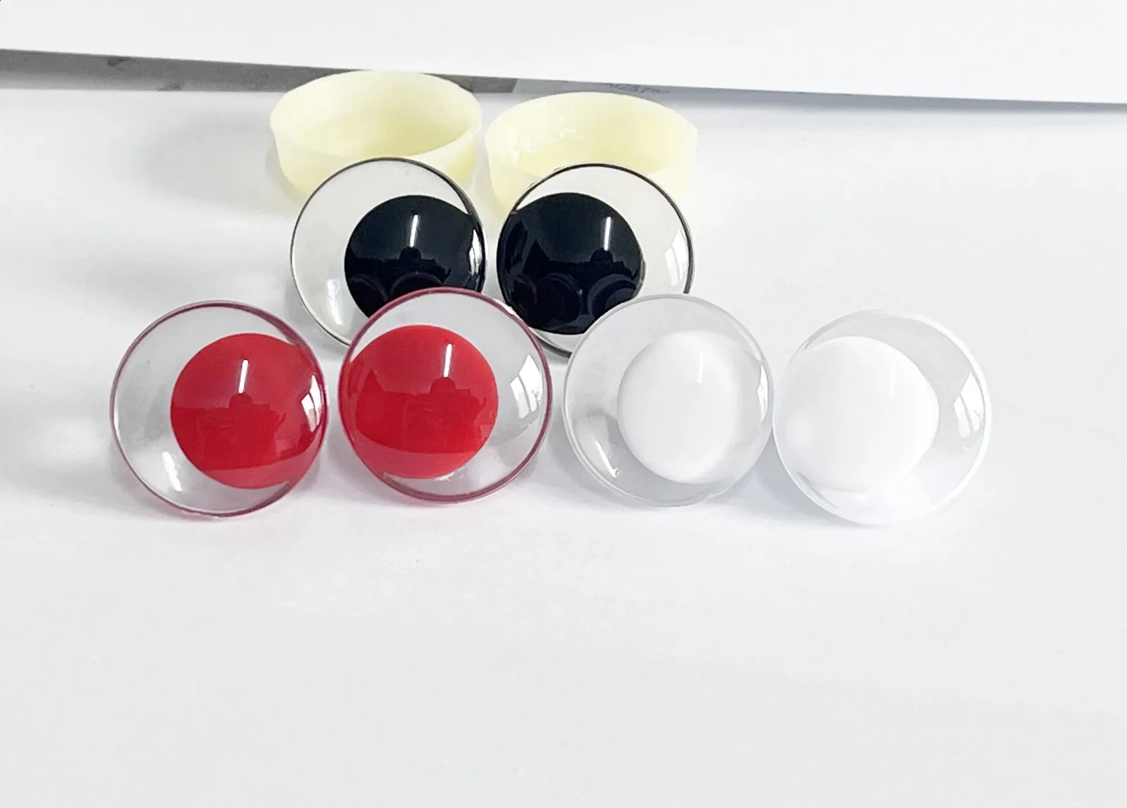 20st 12mm 14 16 18 20 25 30mm 3D Comical Round Clear White Black Red Pupiltoy Eyes Strange Eyes with Hard Washer 240305