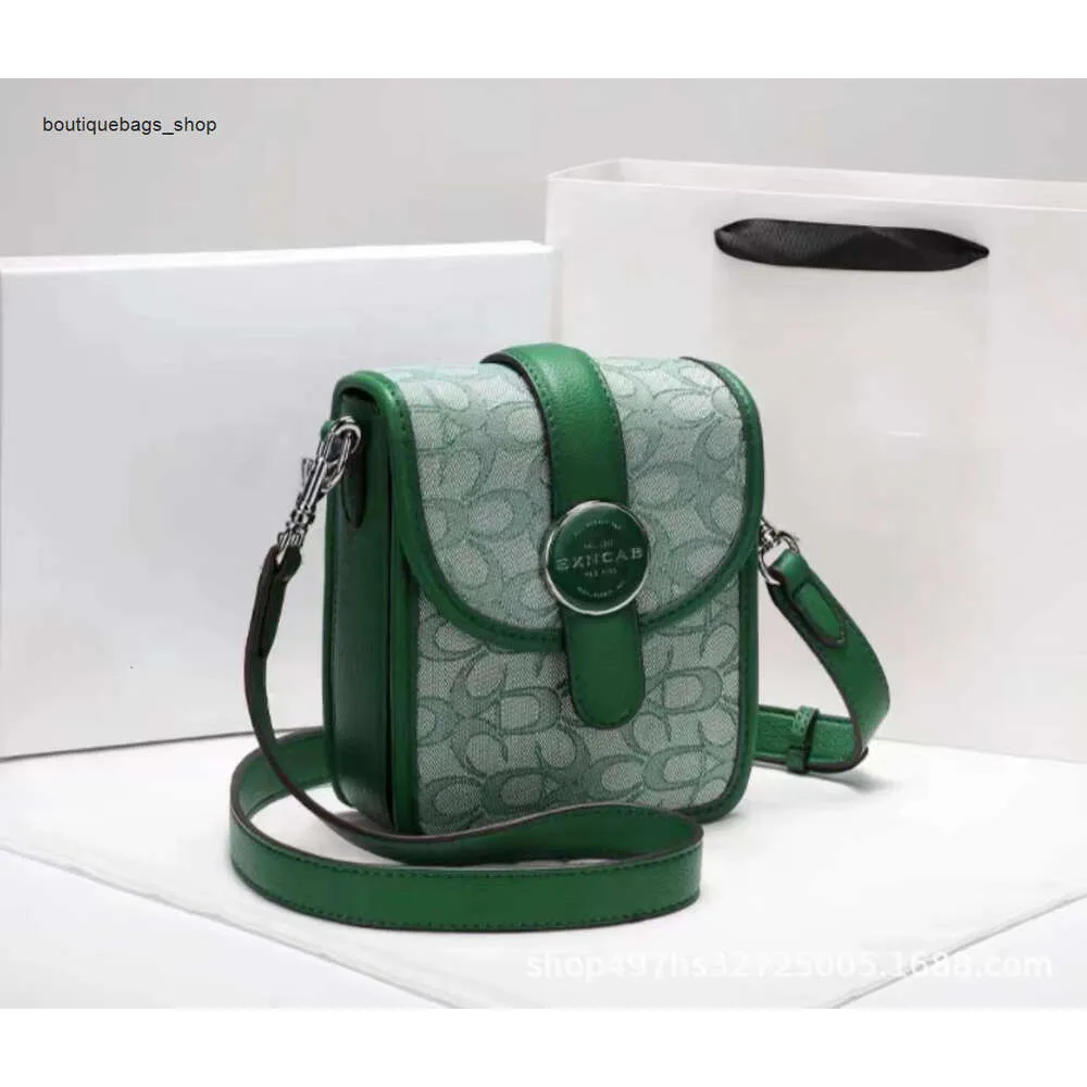 Billig grossistbegränsad clearance 50% rabatt handväska Hong Kong äkta läder ny mode klassisk populär väska ljus lyx en axel för kvinnor