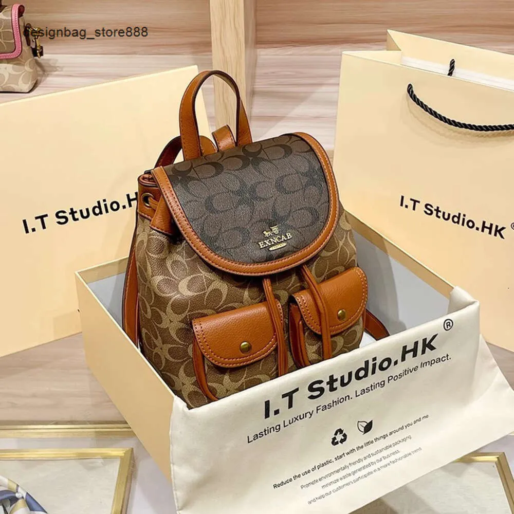 Billig grossistbegränsad clearance 50% rabatt handväska Hong Kong Counter äkta läderryggsäck för kvinnors ny fashionabla färgkontrast avancerad resa