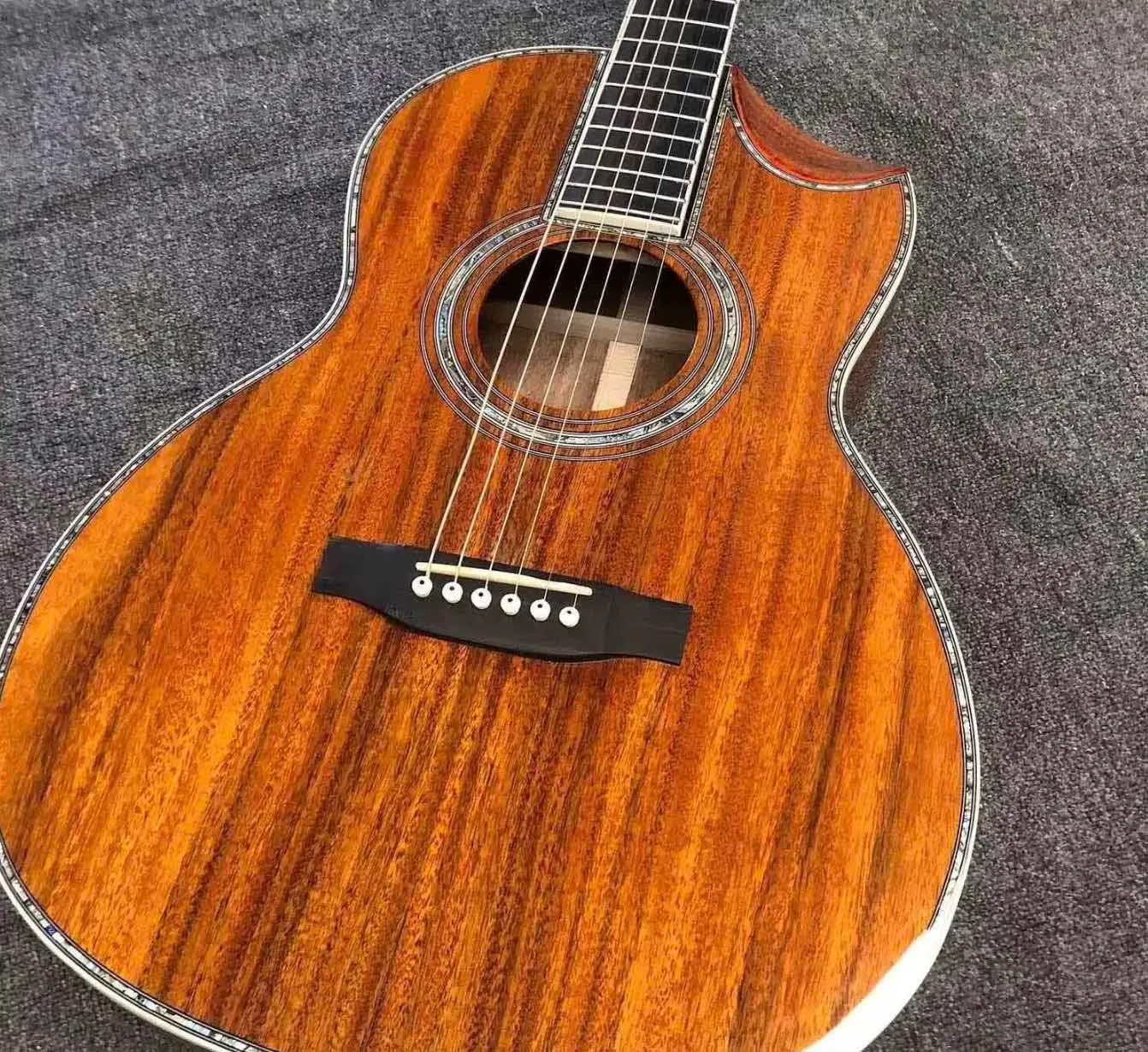 Ooo cutaway Body koa achterkant Akoestische gitaar abalone binding Aangepaste gitaar