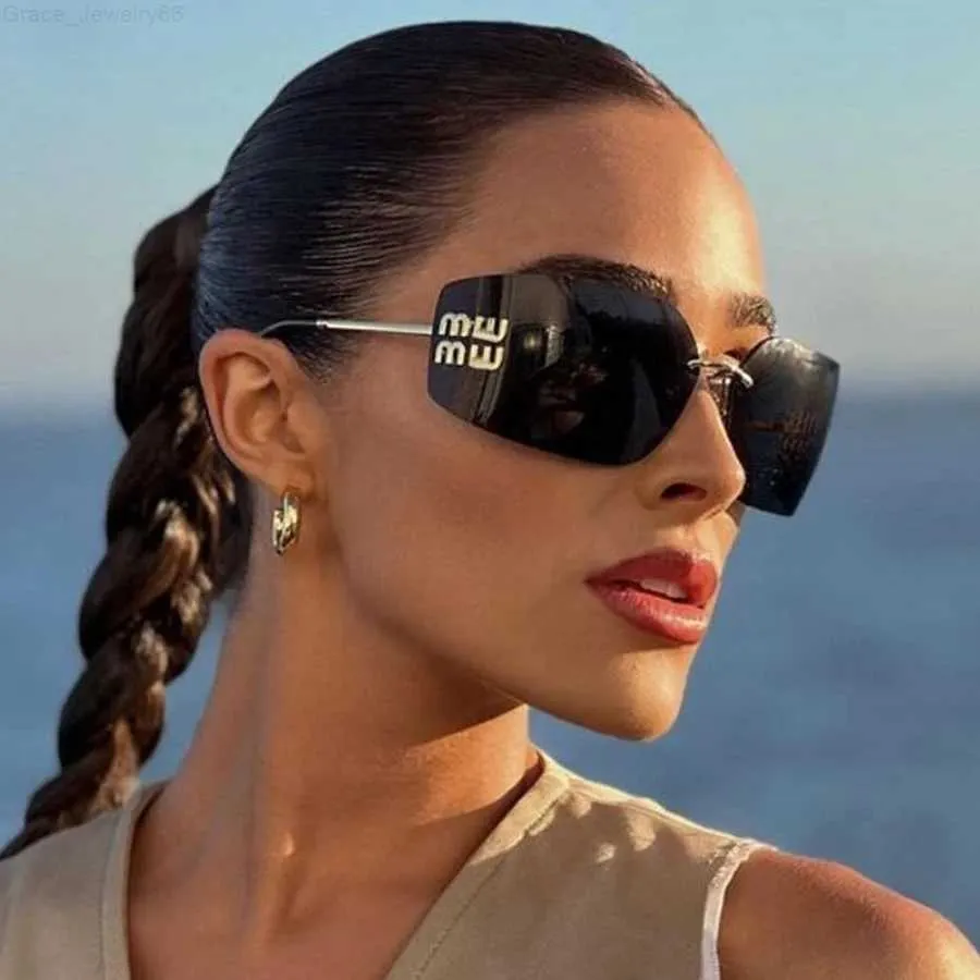 2024 Nuevo diseño de moda Aleación única Sin montura Cuadrado Y2K Gafas de sol Mujeres de gran tamaño De una pieza Degradado Elegante Gafas de sol Sombras femeninas
