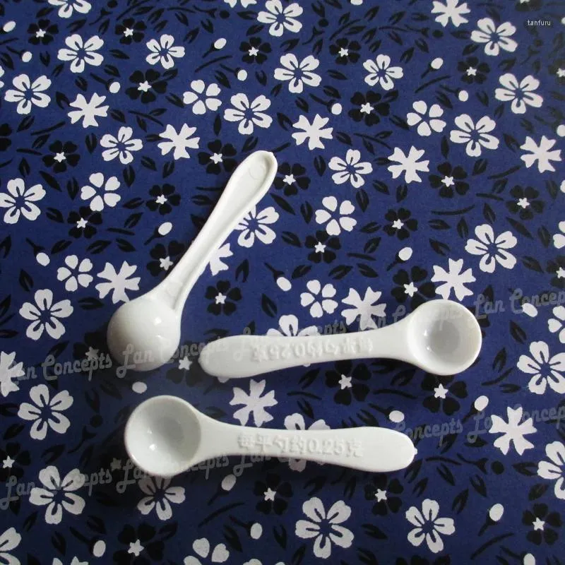 Measuring Tools 100pcs/lot 0.25 Gram Plastic Scoop 0.25g Small PP Spoon - 4.9x1.3x0.7cm White