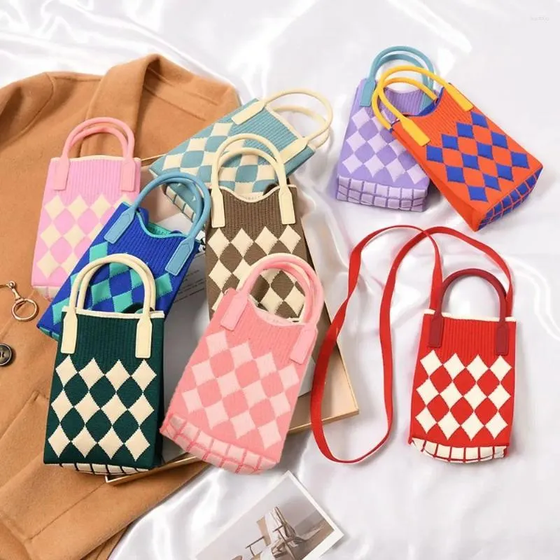 Kvällspåsar mode geometriskt mönster kvinnors stickade handväska kvinnlig vävd shoppare handväska designkedja axel crossbody väska