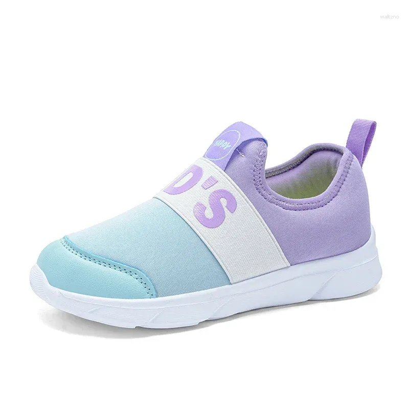 Casual Shoes 2024 Autumn Tennis Girl Sneakers barn pojke baby mesh andningsbara barn småbarn lägenheter utomhus löpande träning