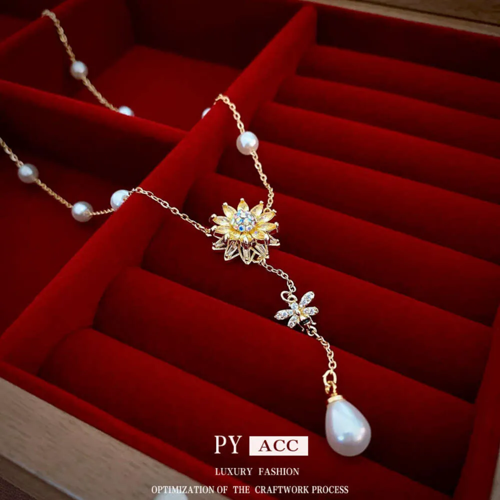Real Gold Electroplated Zircon Bee Flower Pearl Tassel with Light Collarbone Chain, Fashionable and Versatile Necklace for Women