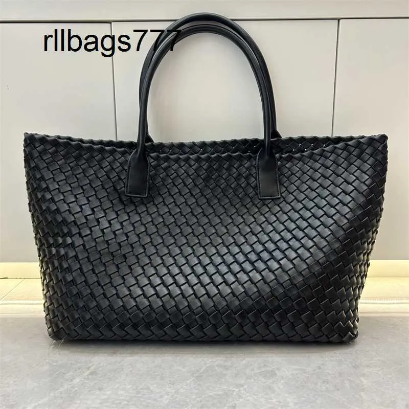 Borsa Bottegvenetas Borsa Cabat Borse a spalla Borse sotto le ascelle Totes Donna Borsa per la spesa Borsa di grande capacità in vera pelle lavorata a maglia Tracolla regolabile