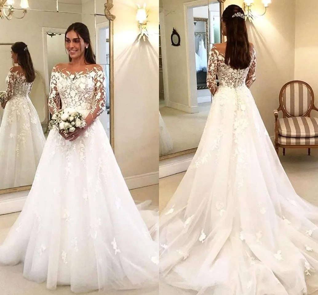 Abiti da sposa modesti in tulle di pizzo a maniche lunghe Una linea Collo trasparente Appliques Increspature Lunga estate Giardino Spiaggia Boho Abiti da sposa Bottoni ricoperti sul retro Taglie forti BC2655