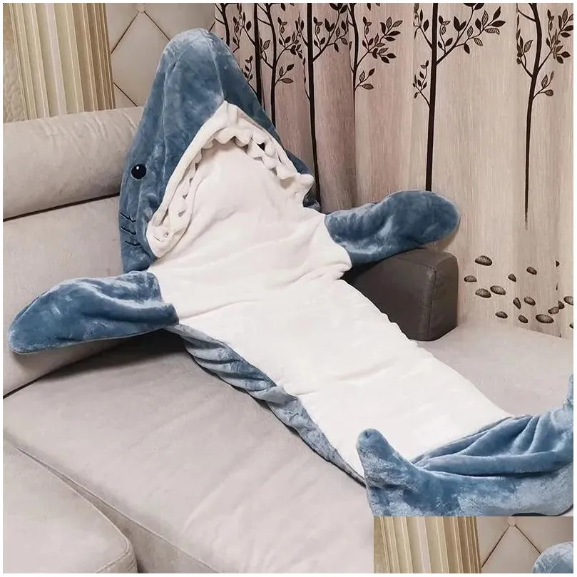 Indumenti da notte da uomo Cartoon Shark per pigiami da ufficio pisolino da ufficio indossabili allentati invernali da uomo pigiama set adt coperta 231116 Drop Delivery Appare Ot41E