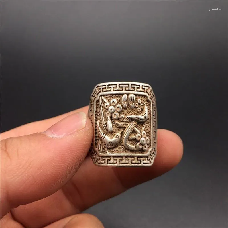 Decoratieve beeldjes Chinese Tibet Silver Carving Ekster Pruimenbloesem Ring Decoratie Gift Collection