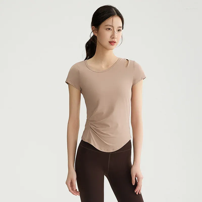 Kvinnors T-skjortor 9 Färg 2024 Naked-Feel Kort ärmskjorta Tyg Slim Fit Sport Jacket Kvinnor Full Zipper Gym Fitness
