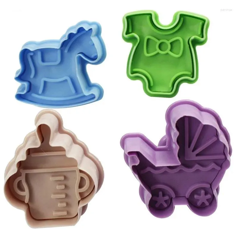 Moules de cuisson 4pcs bébé jouets 3D poussette cheval de troie bouteille forme biscuits moule biscuit timbre cadeau toast fondant outils de décoration