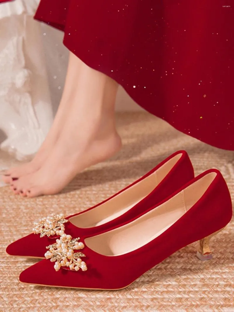 Robe chaussures talons bas femmes enceintes ne fatiguent pas les pieds vin rouge mariage mariée haut spectacle il deux porte des toasts