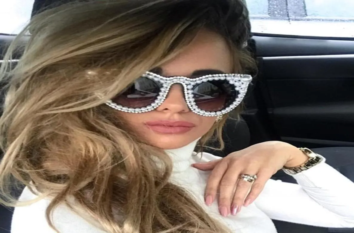 Belle mignonne mode populaire designer de luxe mousseux diamant cristal perle goujons élégant oeil de chat sexy femmes lunettes de soleil7193352
